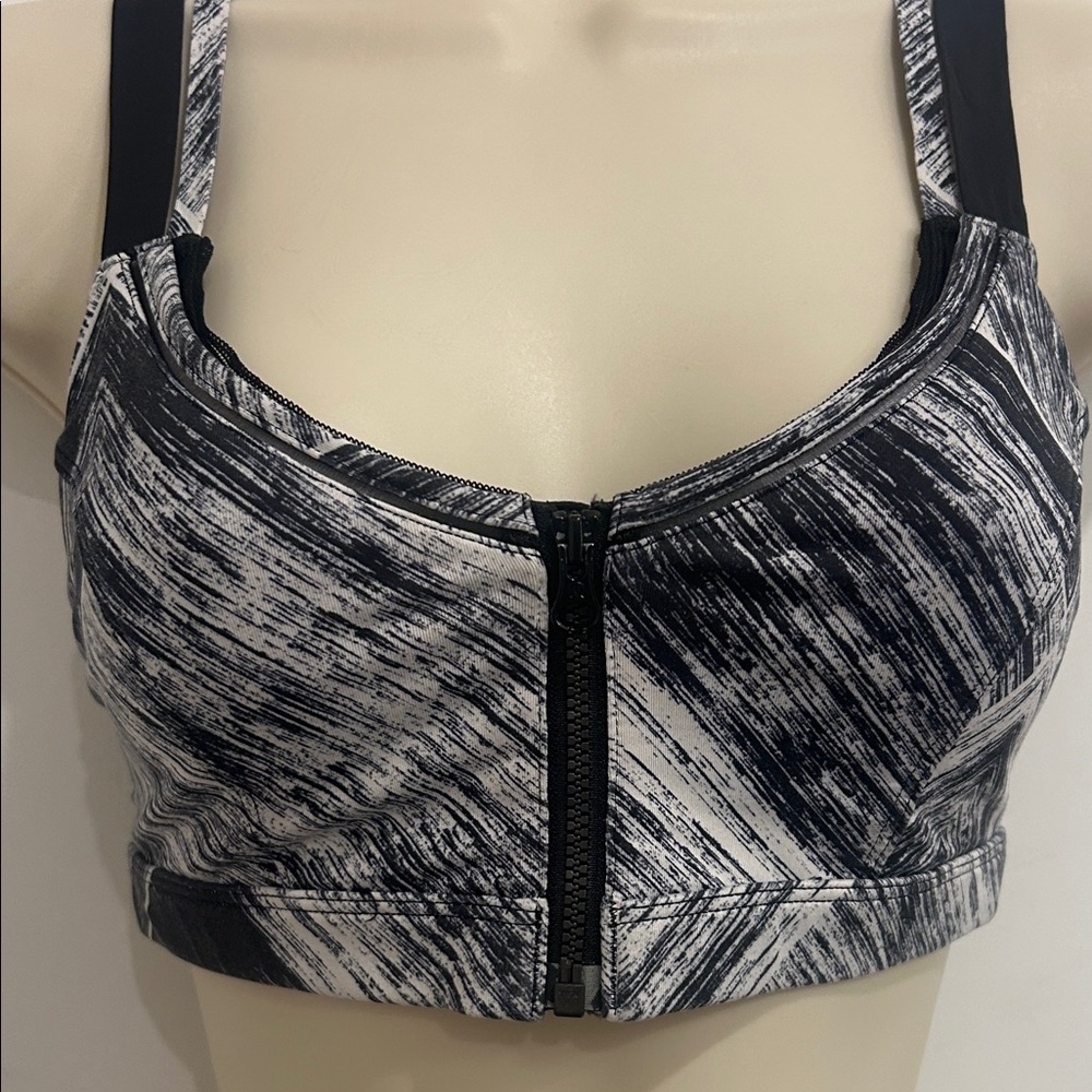 Lululemon - Picture 2 of 4